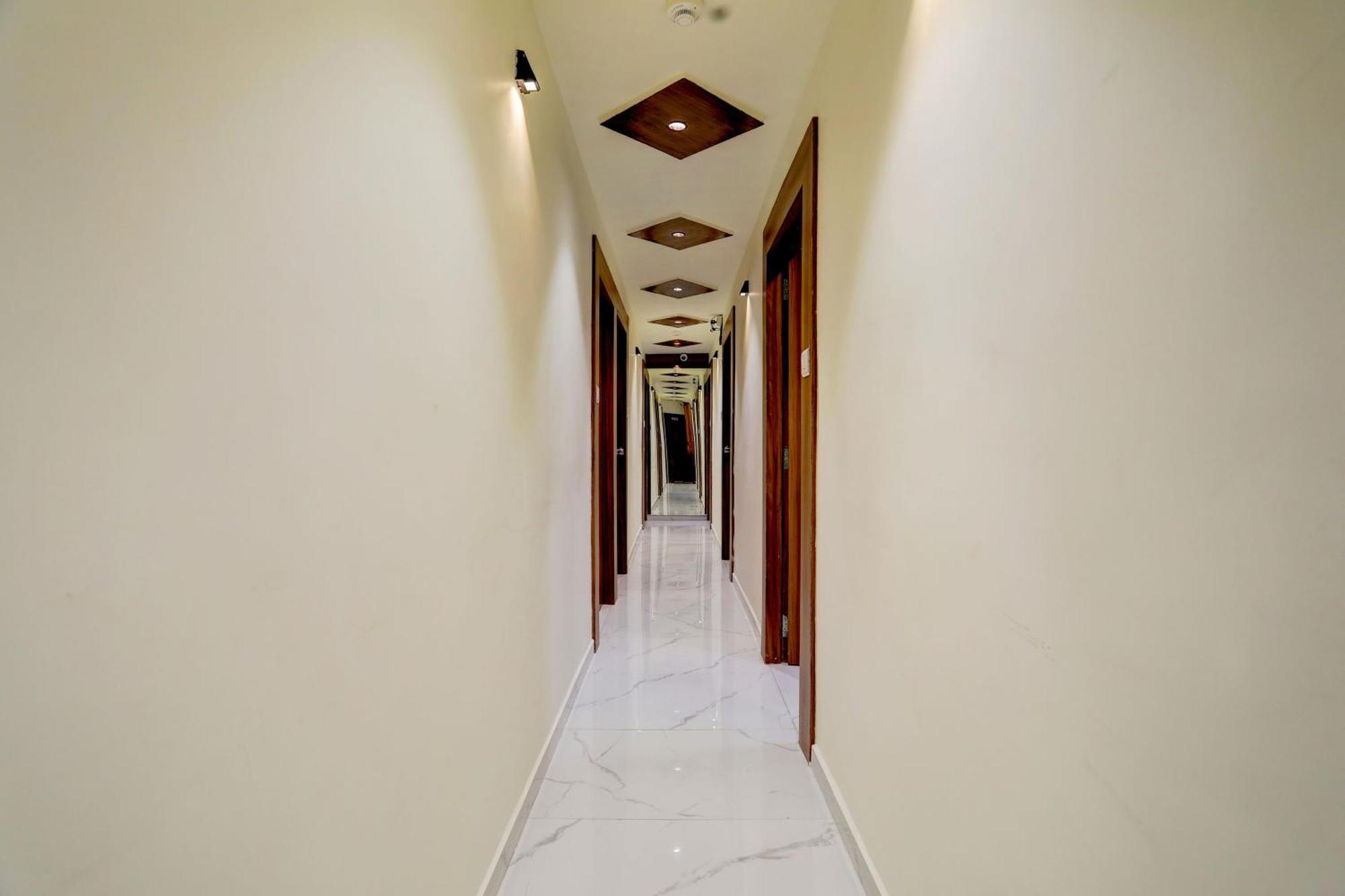 Hotel O Sun Light อาเมดาบัด ภายนอก รูปภาพ