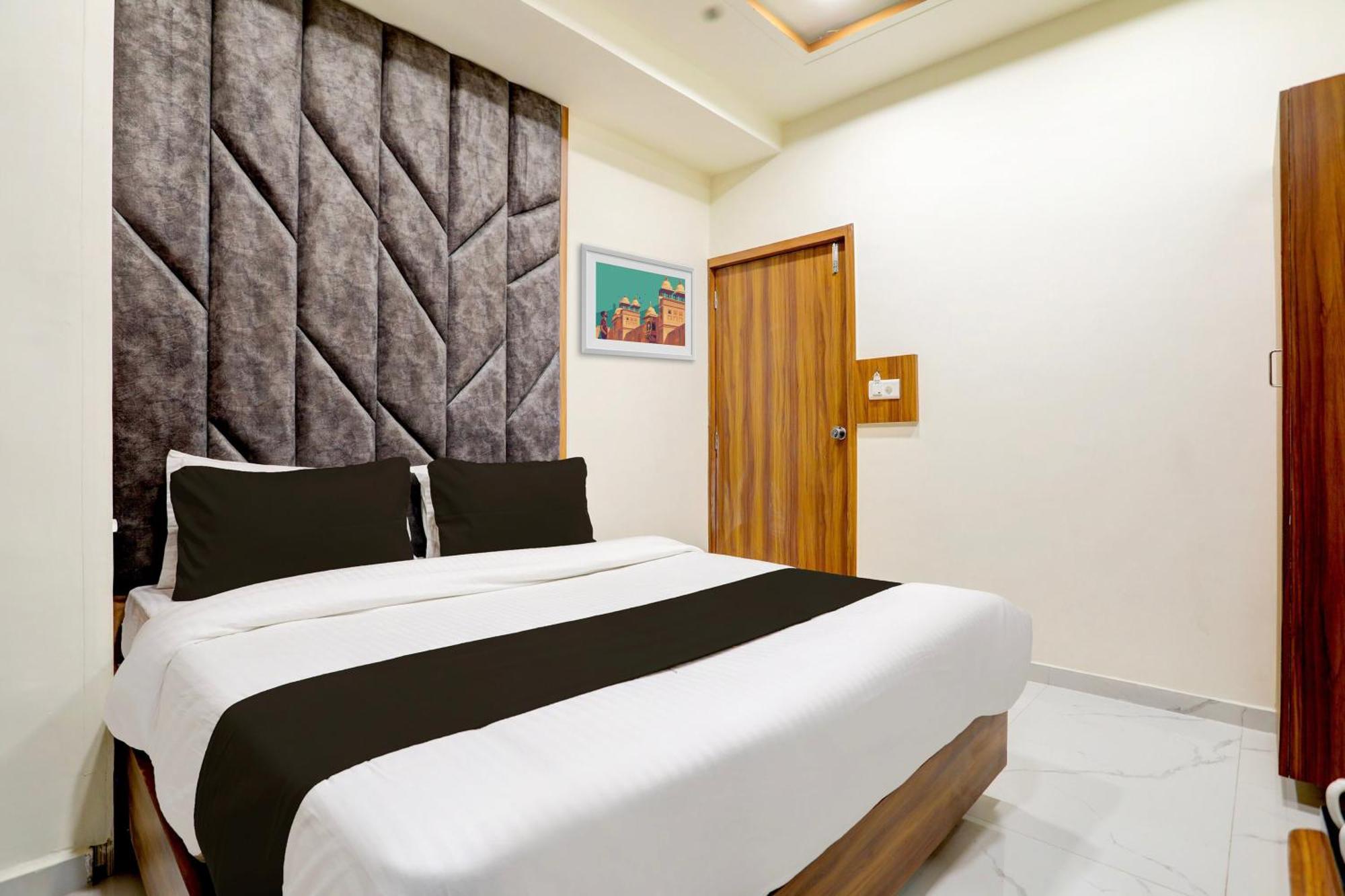 Hotel O Sun Light อาเมดาบัด ภายนอก รูปภาพ