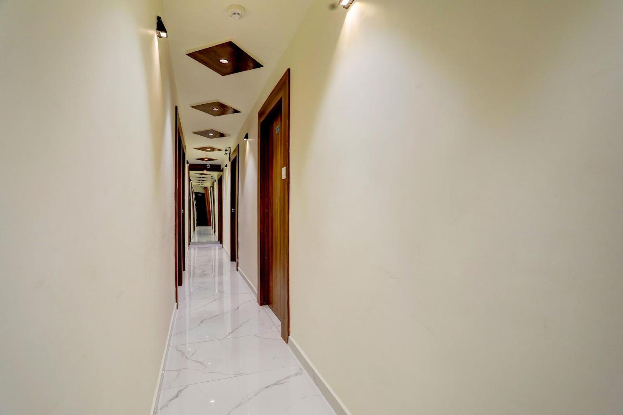Hotel O Sun Light อาเมดาบัด ภายนอก รูปภาพ